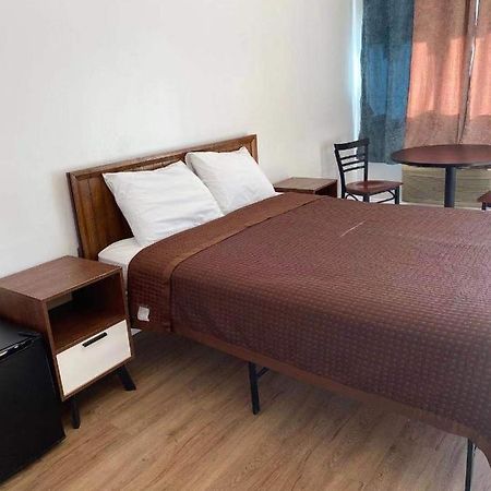 Village Motel Ellenville Bagian luar foto