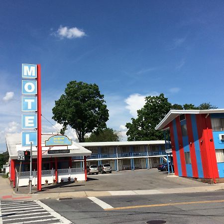 Village Motel Ellenville Bagian luar foto