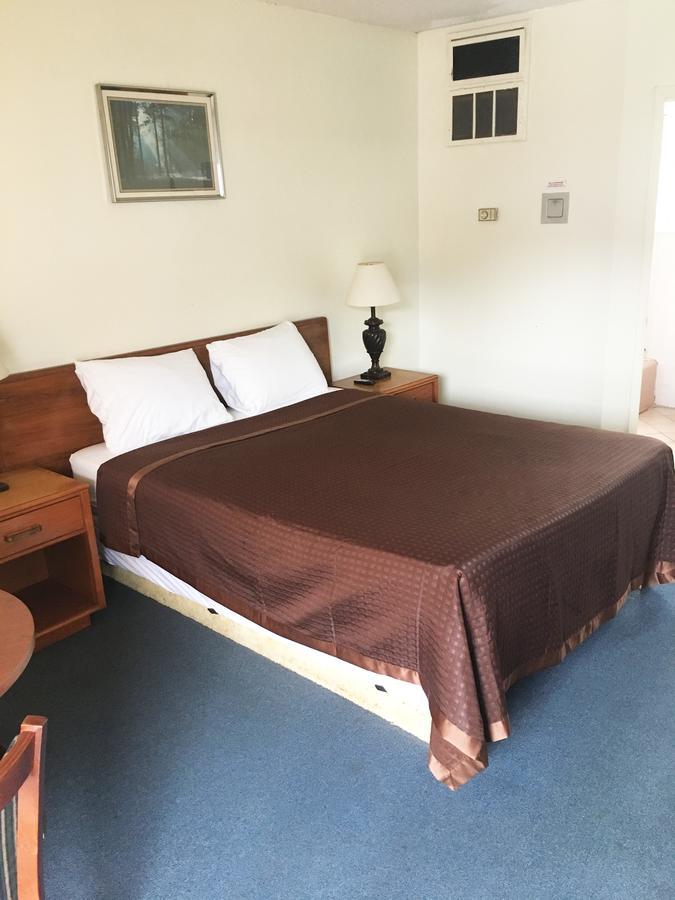 Village Motel Ellenville Bagian luar foto