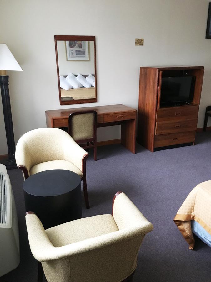 Village Motel Ellenville Bagian luar foto