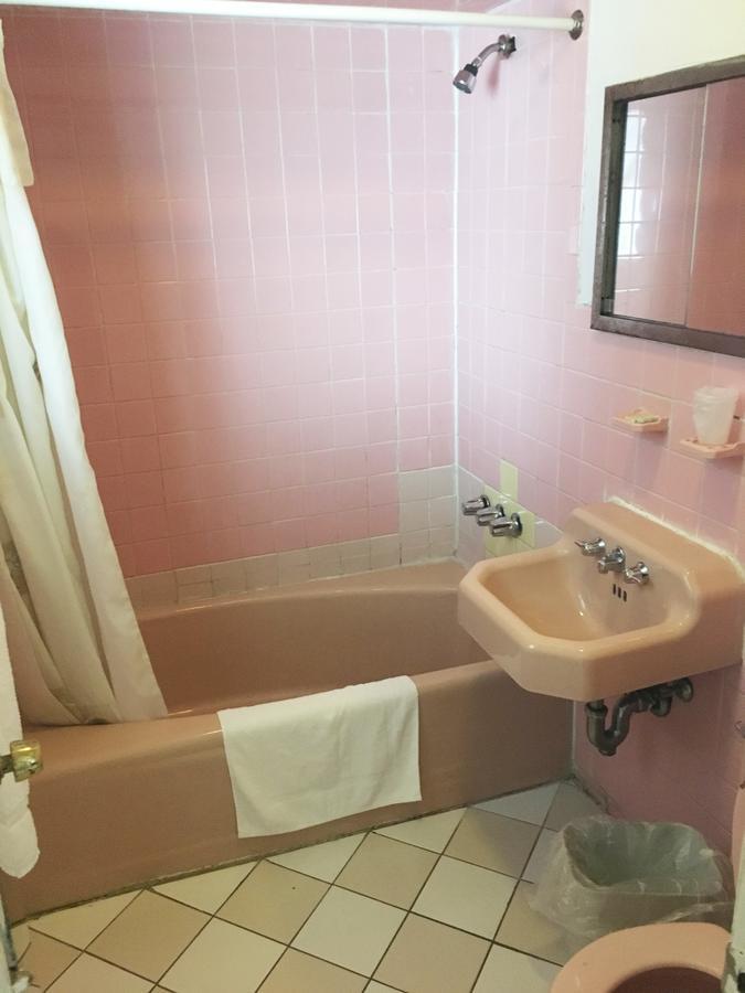 Village Motel Ellenville Bagian luar foto