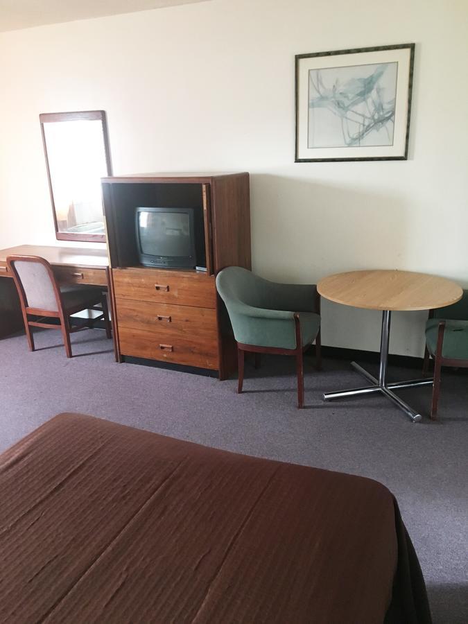 Village Motel Ellenville Bagian luar foto